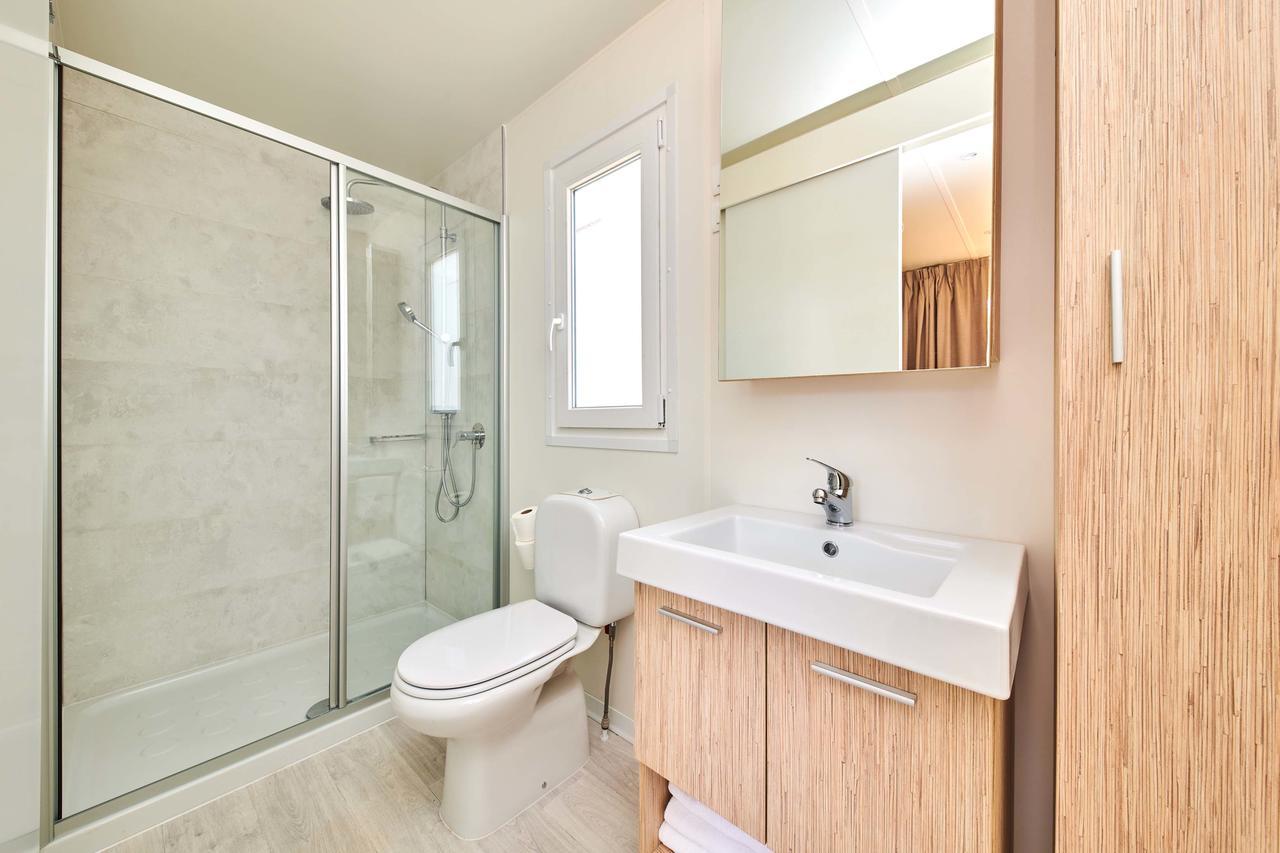 Two-Bedroom Mobile Home Terrace,669927870:JPEG